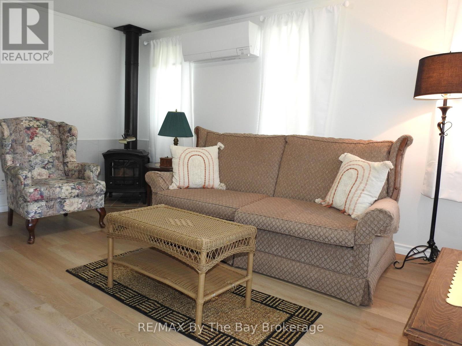 1345 Mosley Street, Wasaga Beach, Ontario  L9Z 2C7 - Photo 5 - S13739594