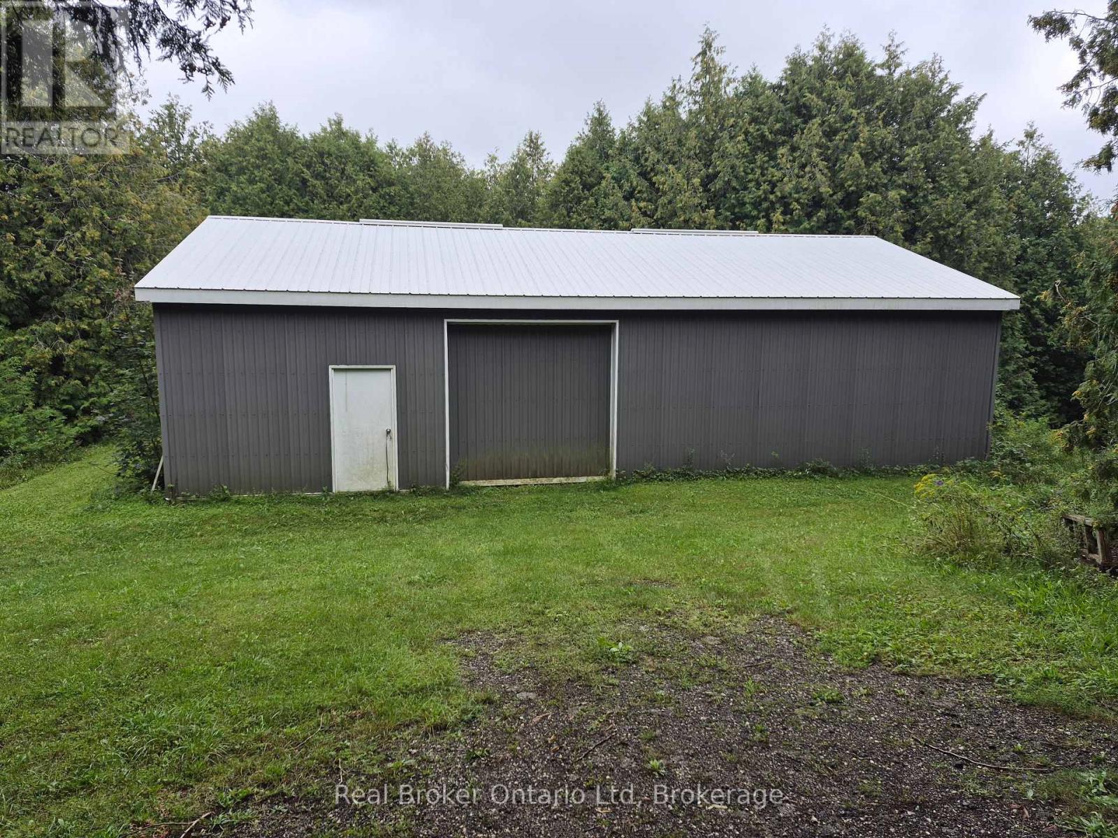 775522 Highway 10 Highway S, West Grey, Ontario  N0C 1H0 - Photo 3 - X13739570