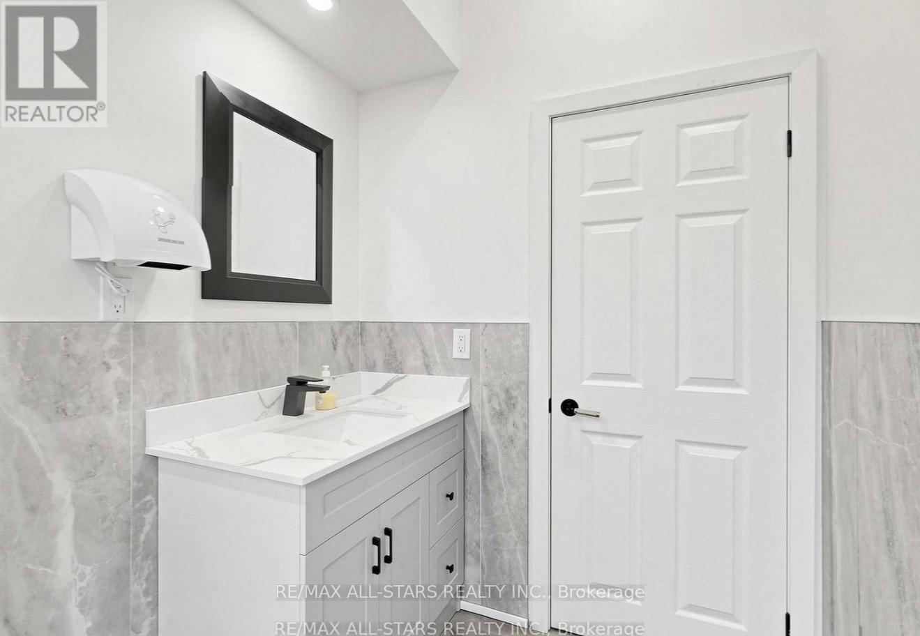 201 - 14 Mccaul Street, Toronto, Ontario  M5T 1V6 - Photo 5 - C13738722