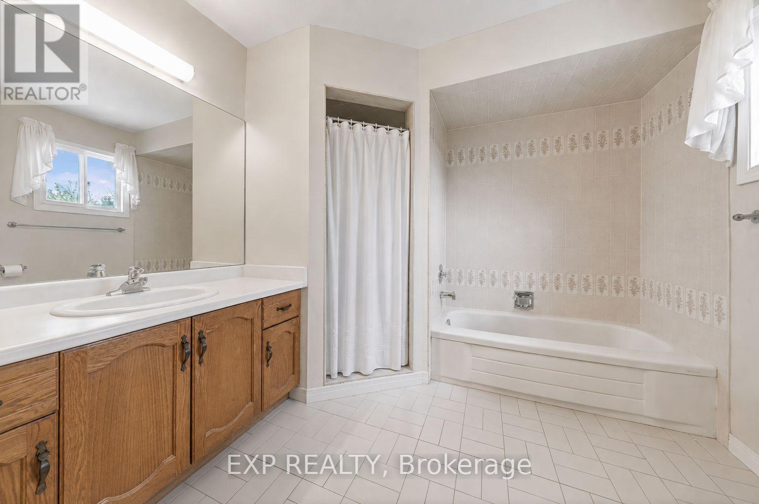 51 Sanderson Crescent, Richmond Hill, Ontario  L4C 5L5 - Photo 13 - N13732002