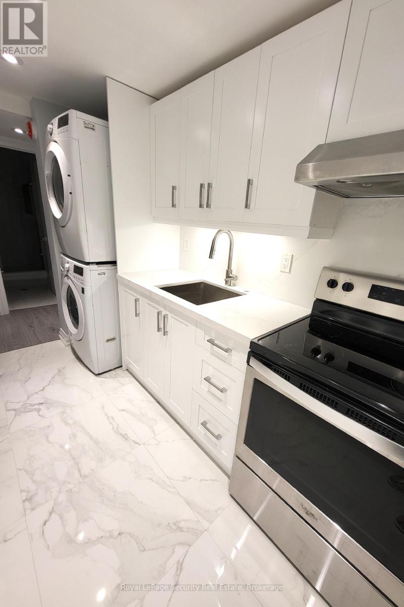 Lower #2 - 196 Strathnairn Avenue, Toronto, Ontario  M6M 2G1 - Photo 4 - W13738546