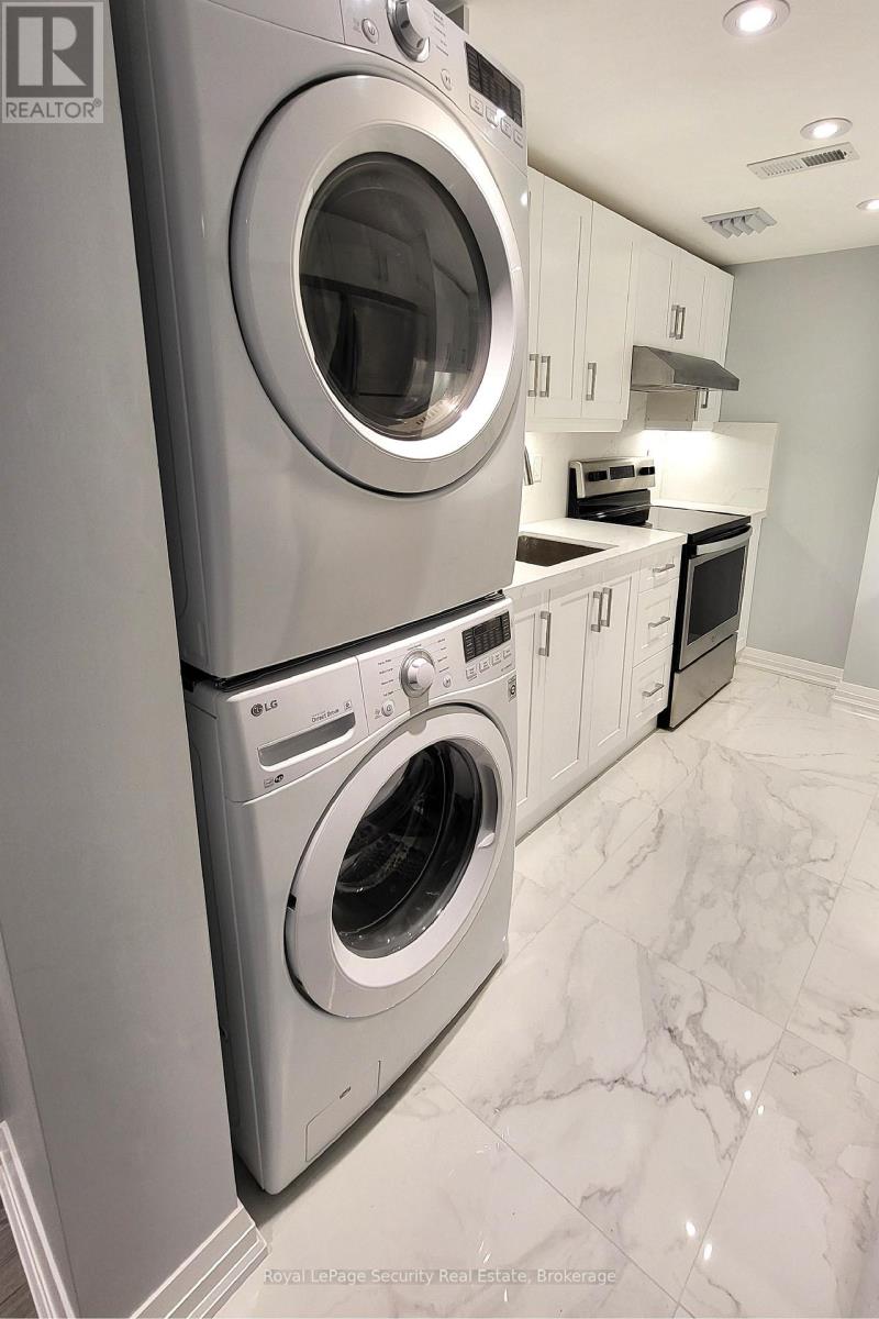 Lower #2 - 196 Strathnairn Avenue, Toronto, Ontario  M6M 2G1 - Photo 7 - W13738546