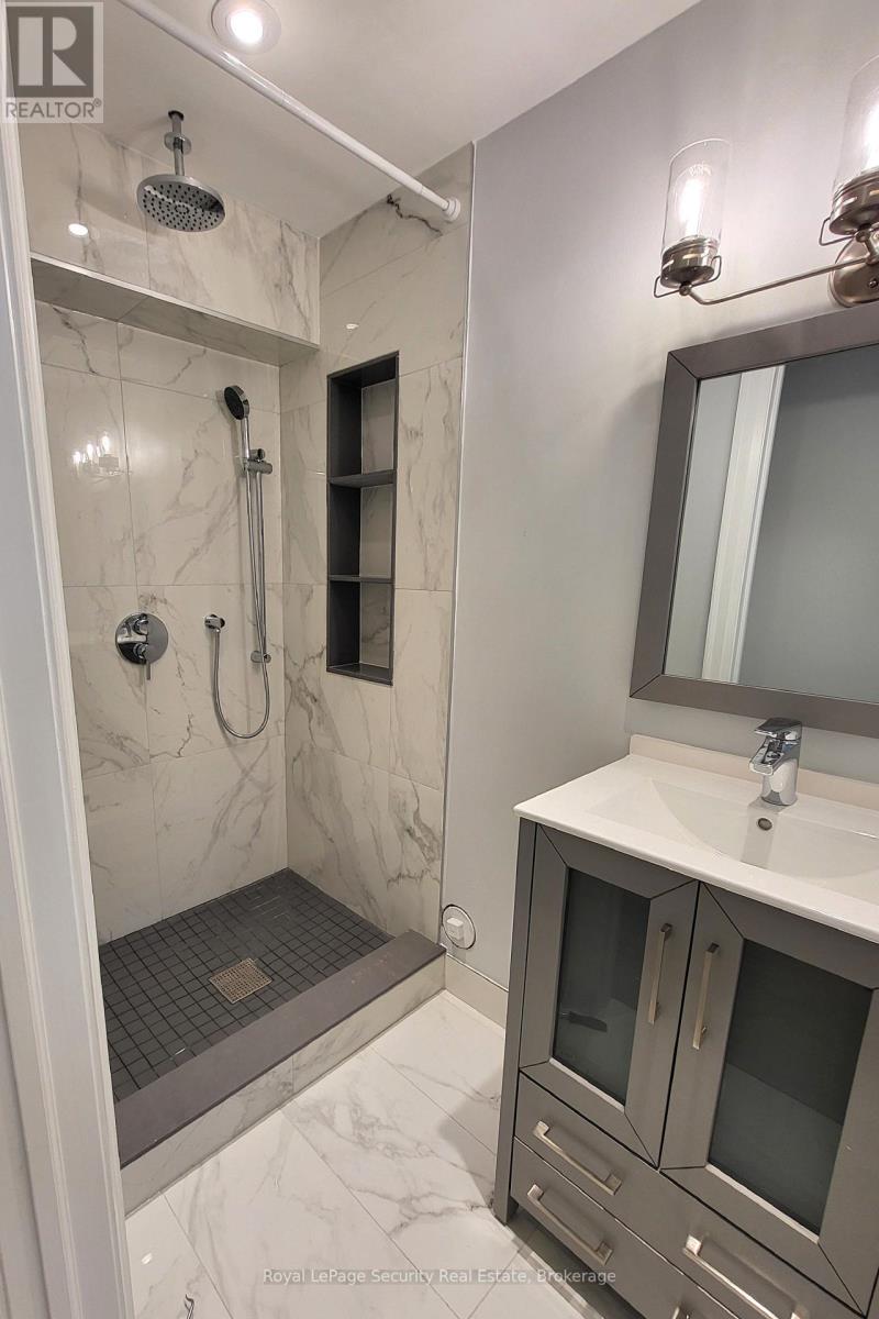Lower #2 - 196 Strathnairn Avenue, Toronto, Ontario  M6M 2G1 - Photo 9 - W13738546
