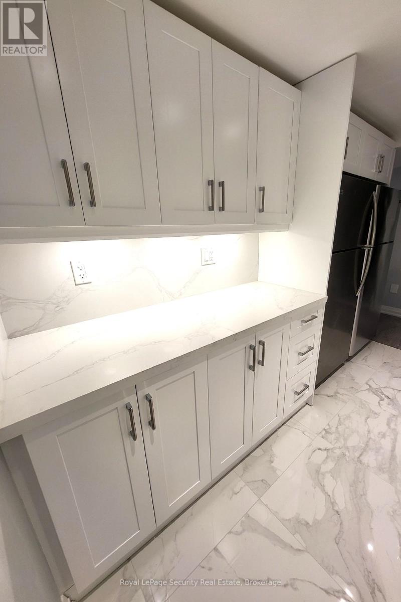 Lower #1 - 196 Strathnairn Avenue, Toronto, Ontario  M6M 2G1 - Photo 8 - W13738532