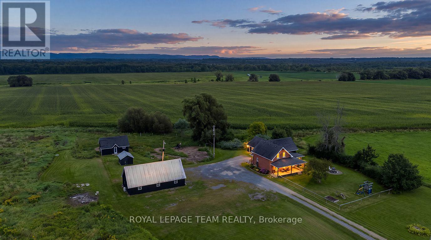 3570 DUNROBIN ROAD, Ottawa, Ontario