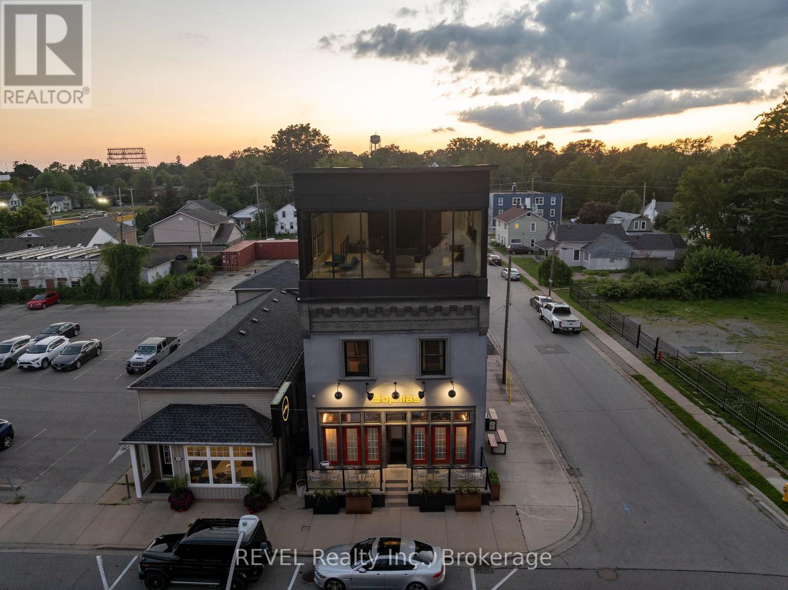 1 - 111 Niagara Boulevard, Fort Erie, Ontario  L2A 3G3 - Photo 3 - X13739646