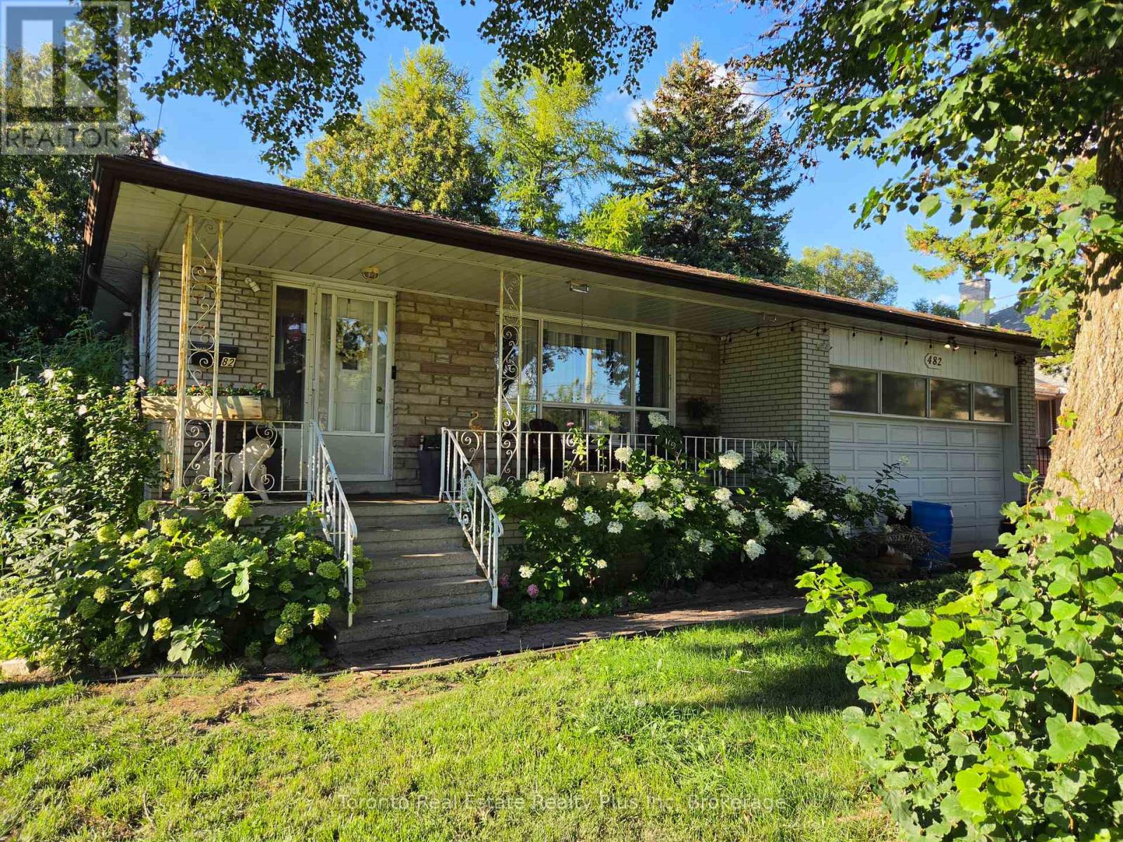 482 Ruth Avenue, Toronto, Ontario  M2M 2J3 - Photo 2 - C13739590