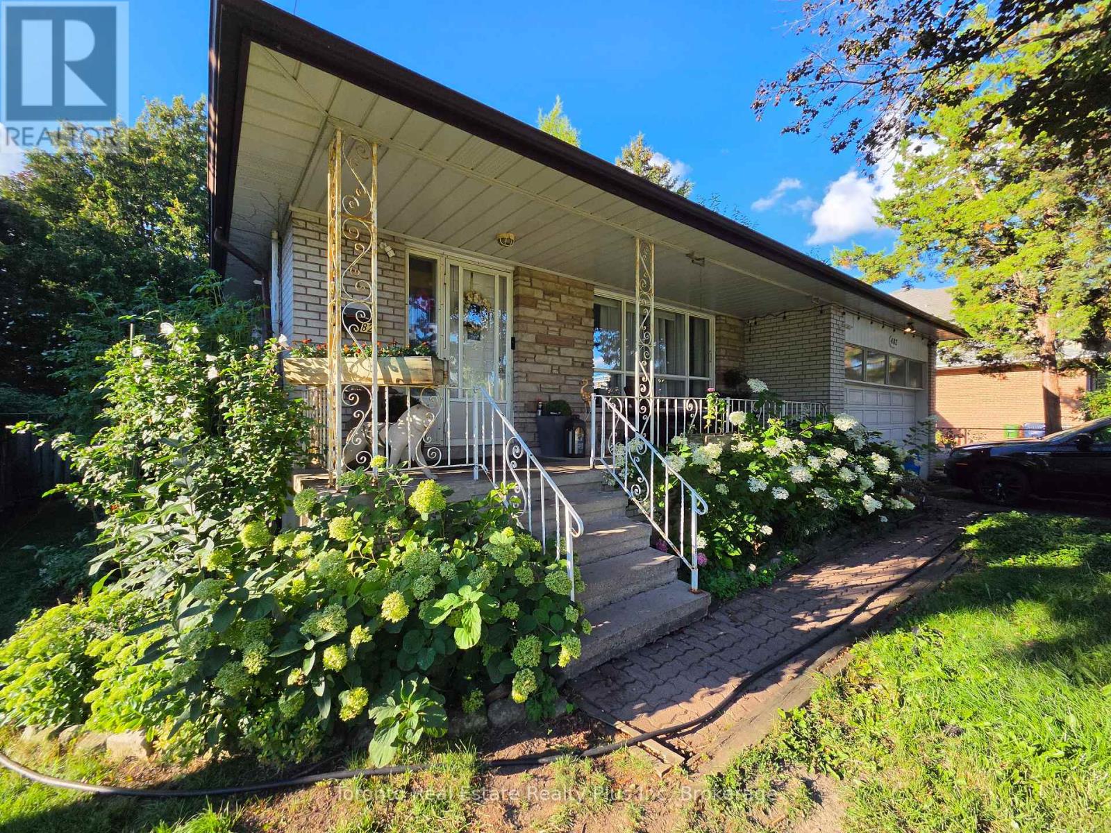 482 Ruth Avenue, Toronto, Ontario  M2M 2J3 - Photo 3 - C13739590