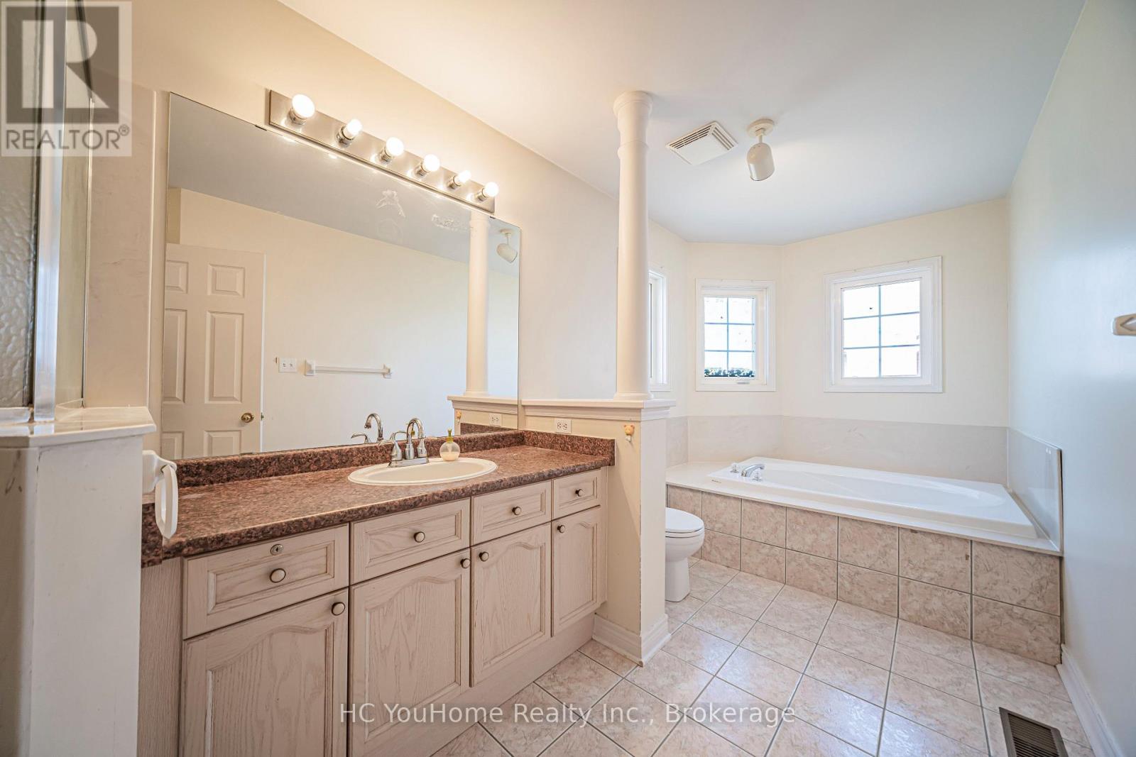 8 Briar Path Lane, Markham, Ontario  L6C 2C1 - Photo 23 - N13739596