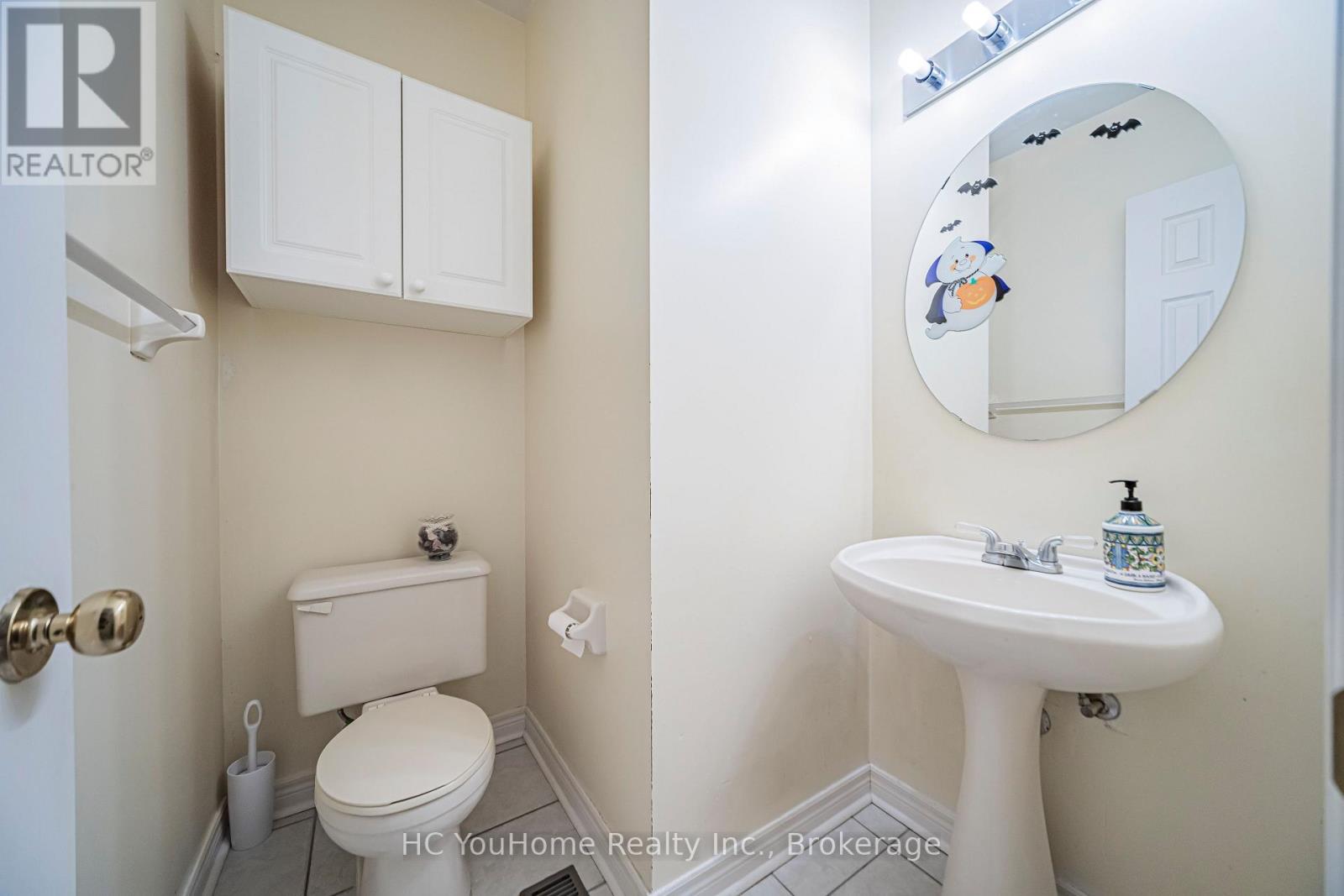 8 Briar Path Lane, Markham, Ontario  L6C 2C1 - Photo 9 - N13739596