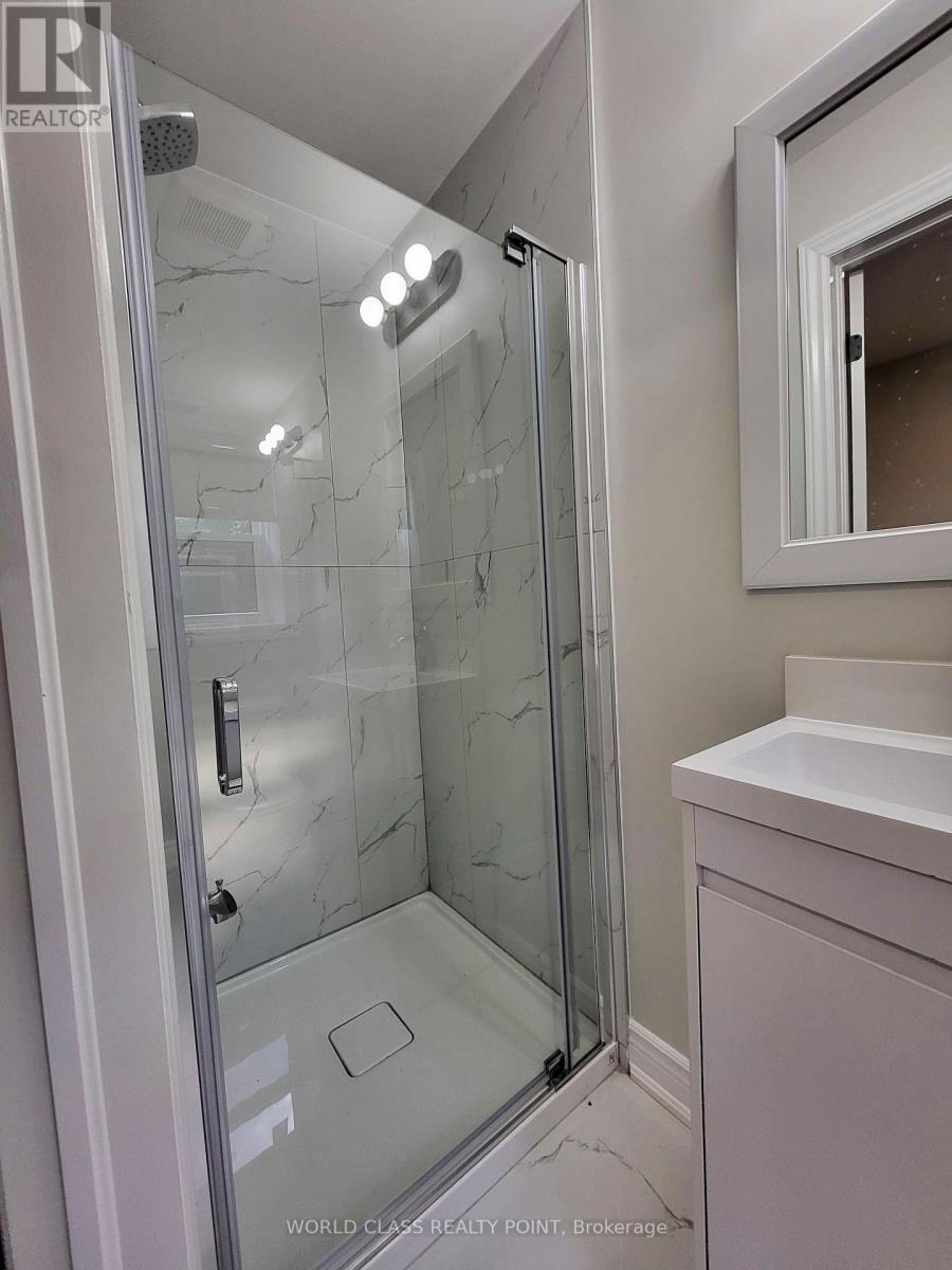 49 Vine Avenue, Toronto, Ontario  M6P 1V6 - Photo 17 - W13739564