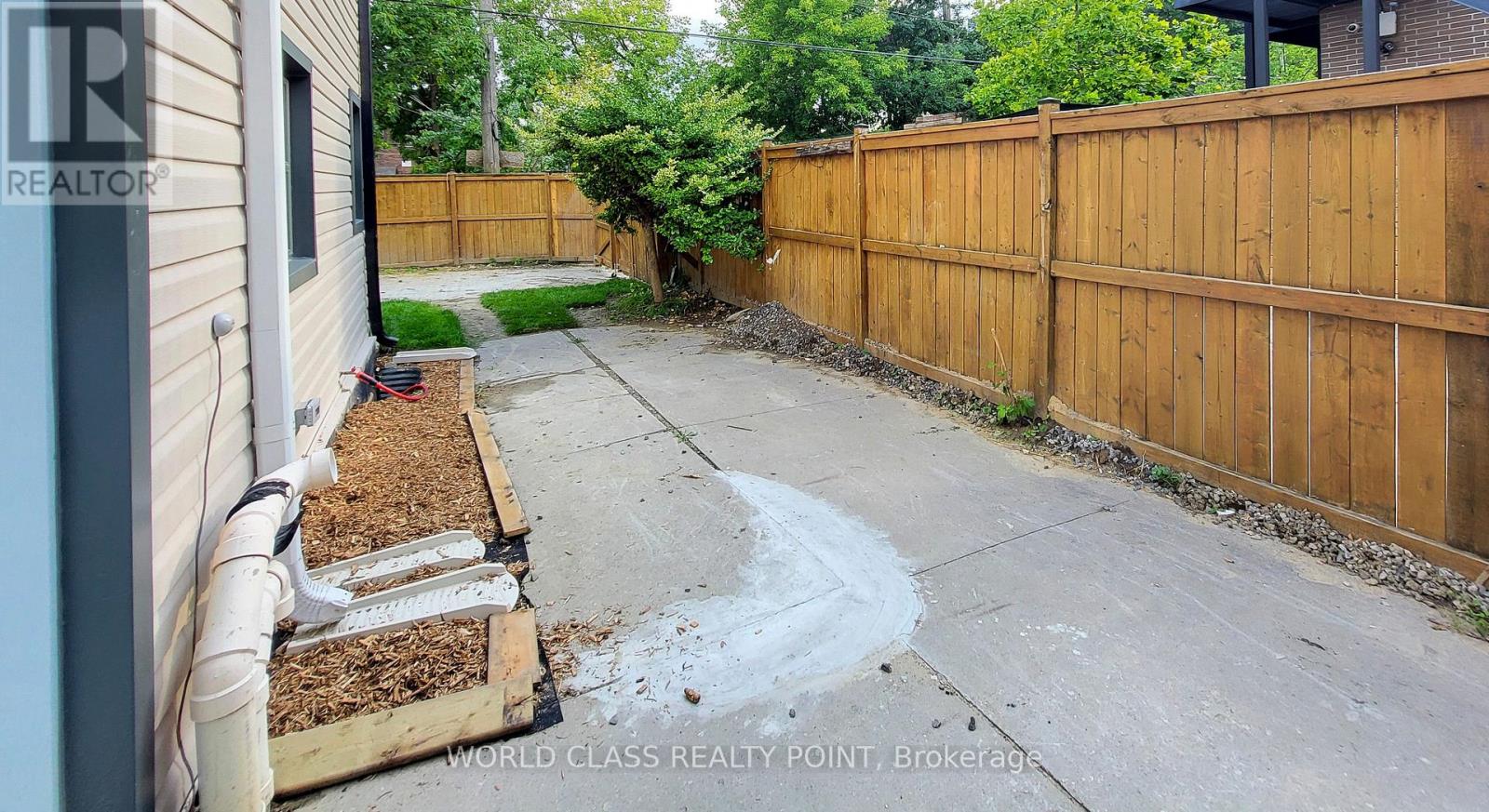 49 Vine Avenue, Toronto, Ontario  M6P 1V6 - Photo 21 - W13739564