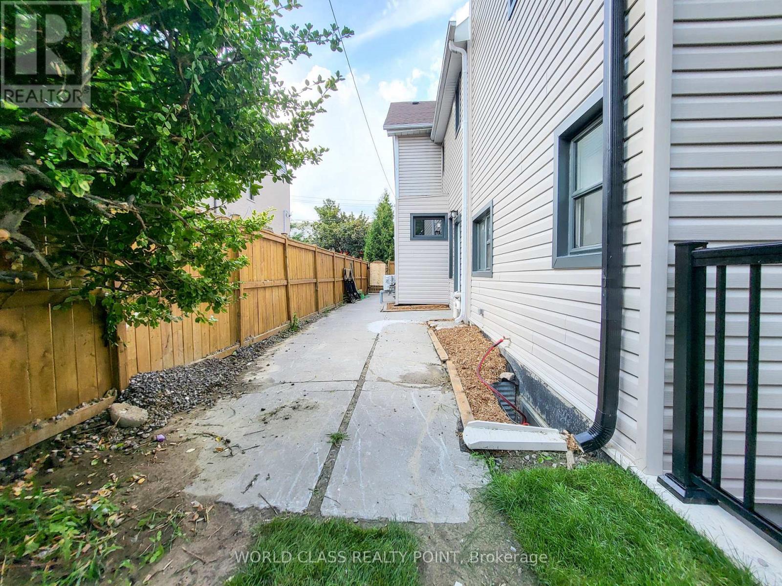 49 Vine Avenue, Toronto, Ontario  M6P 1V6 - Photo 22 - W13739564