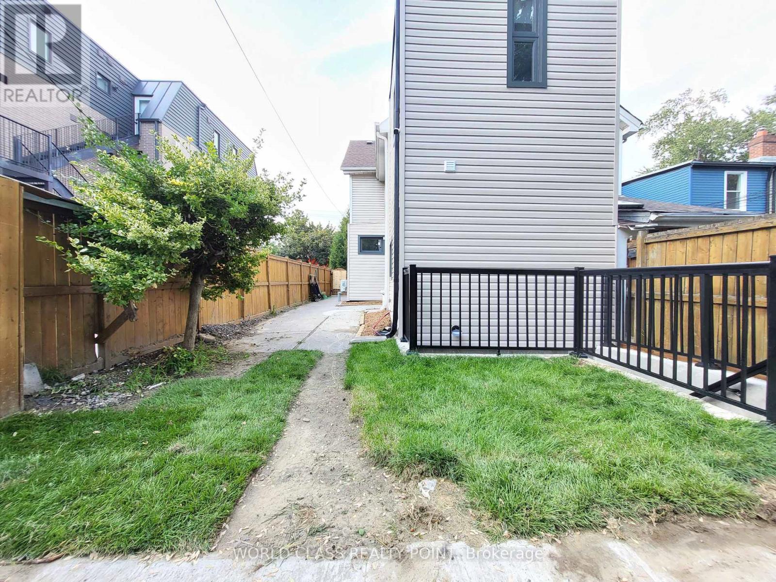 49 Vine Avenue, Toronto, Ontario  M6P 1V6 - Photo 23 - W13739564