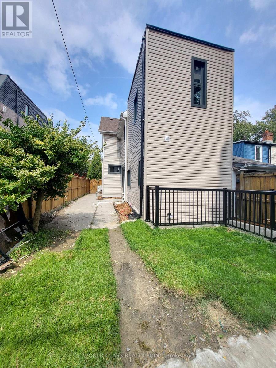 49 Vine Avenue, Toronto, Ontario  M6P 1V6 - Photo 24 - W13739564