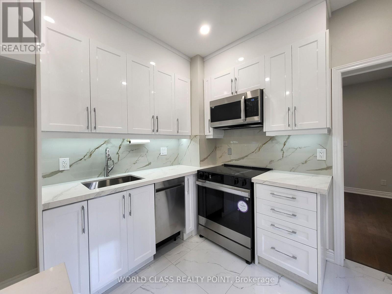 49 Vine Avenue, Toronto, Ontario  M6P 1V6 - Photo 9 - W13739564