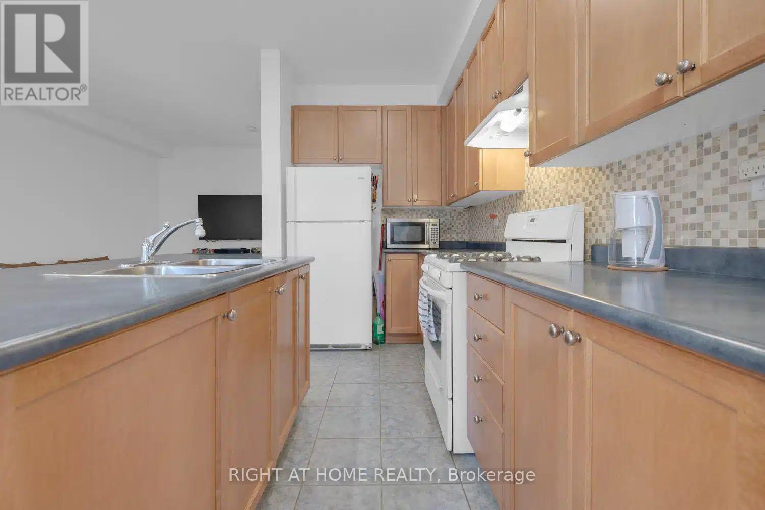 53 Silent Pond Crescent, Brampton, Ontario  L6V 4S9 - Photo 12 - W13739626