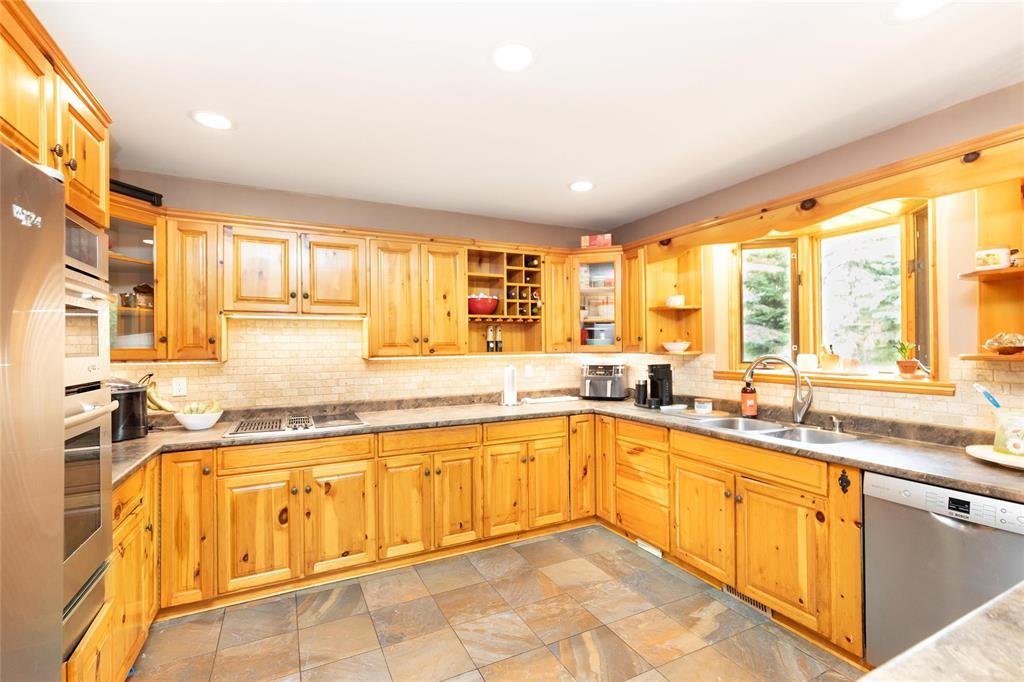 21072 50 (Mondor) Road N, Ile Des Chenes, Manitoba  R0A 0T3 - Photo 10 - 202622102