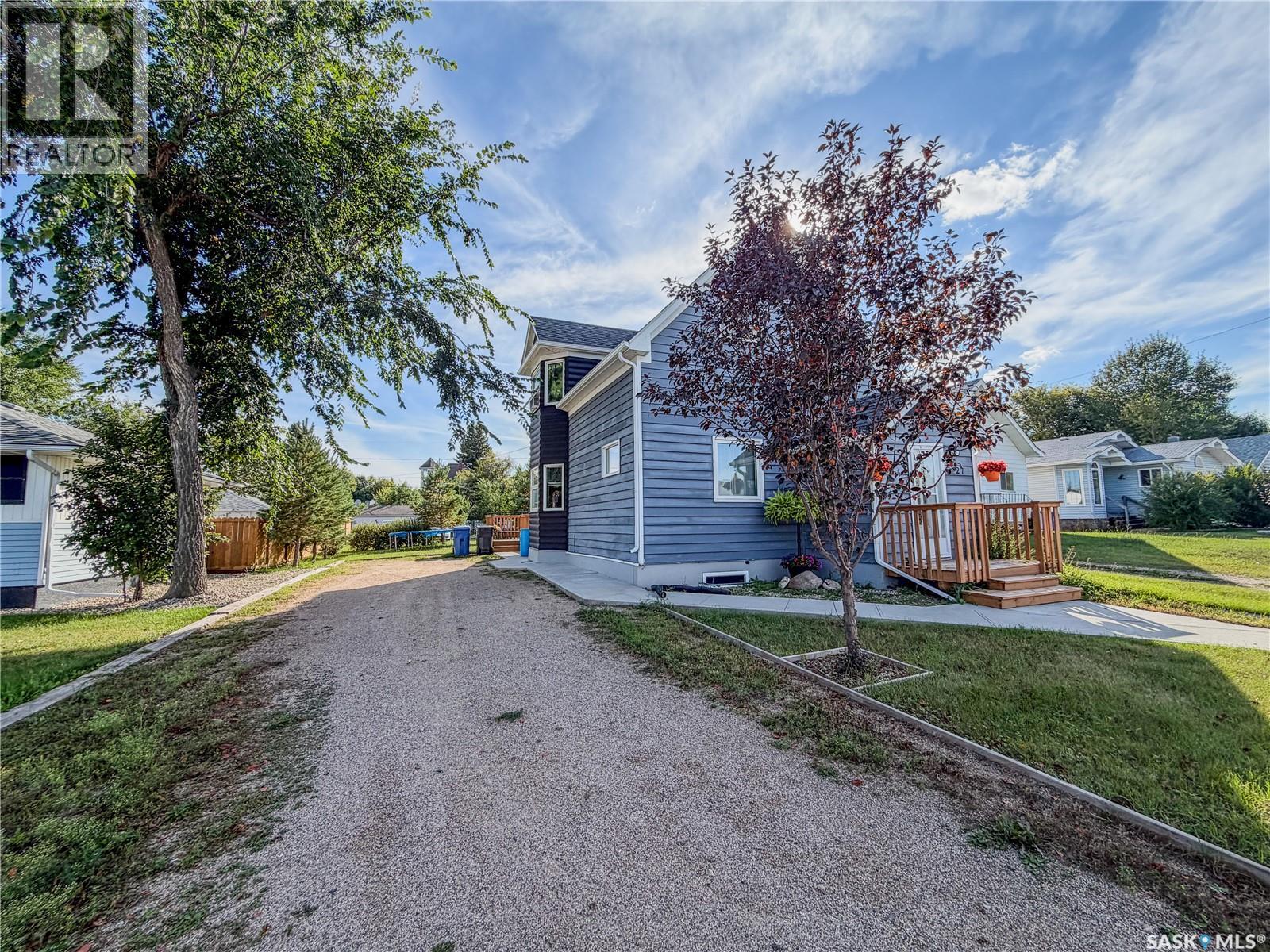 127 10th Avenue W, Melville, Saskatchewan  S0A 2P0 - Photo 2 - SK047409