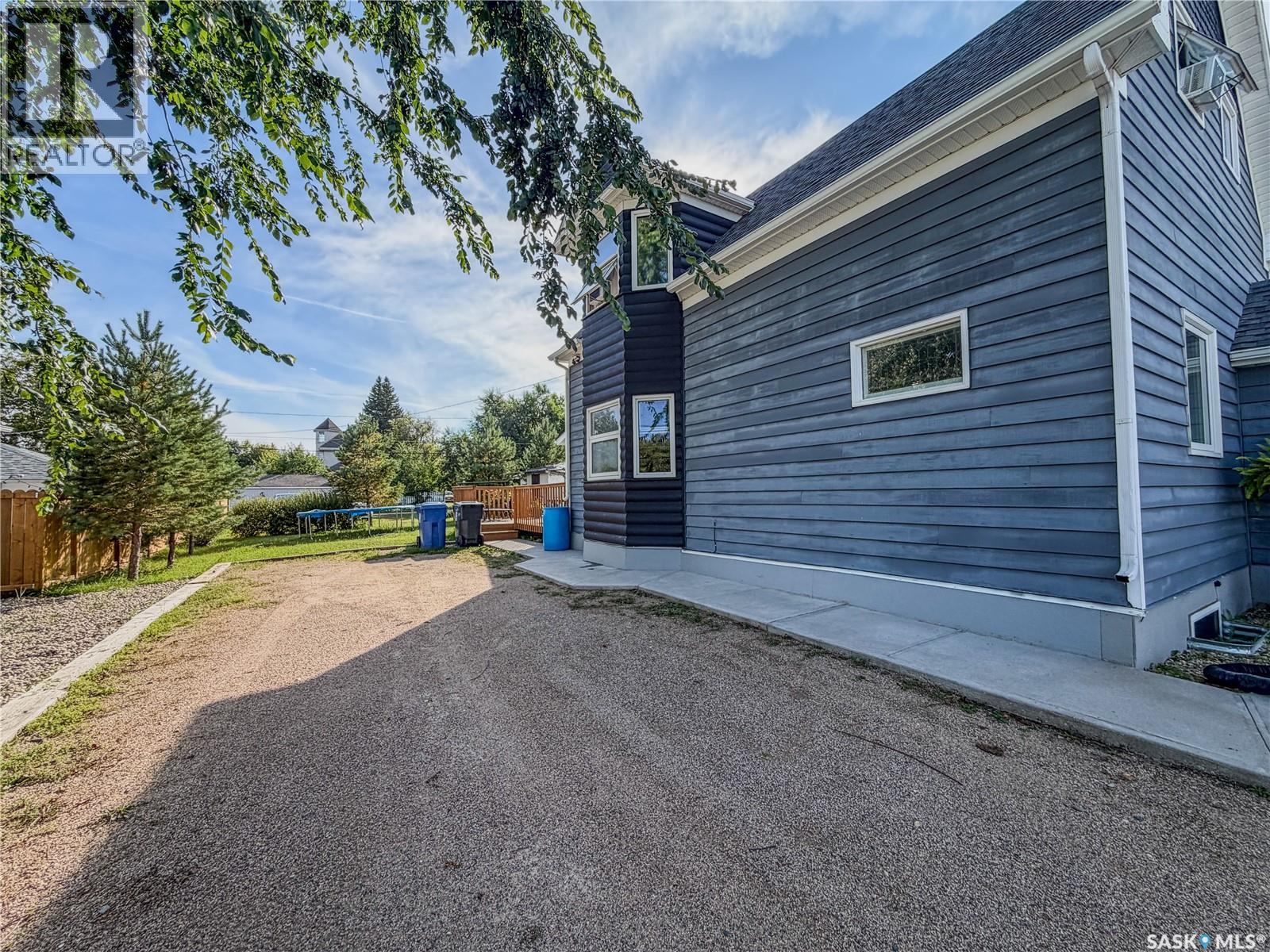 127 10th Avenue W, Melville, Saskatchewan  S0A 2P0 - Photo 3 - SK047409