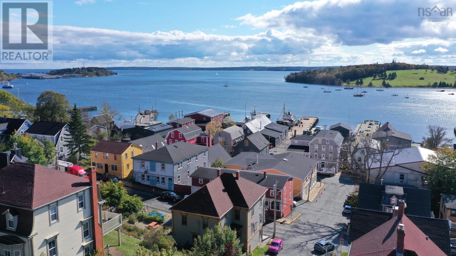 141 Pelham Street, Lunenburg, Nova Scotia  B0J 2C0 - Photo 4 - 202622268