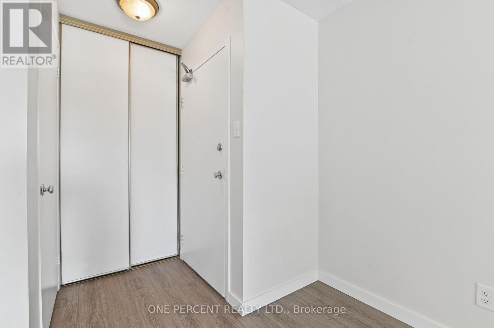 204 - 250 Brittany Drive, Ottawa, Ontario  K1K 4M1 - Photo 3 - X13739766
