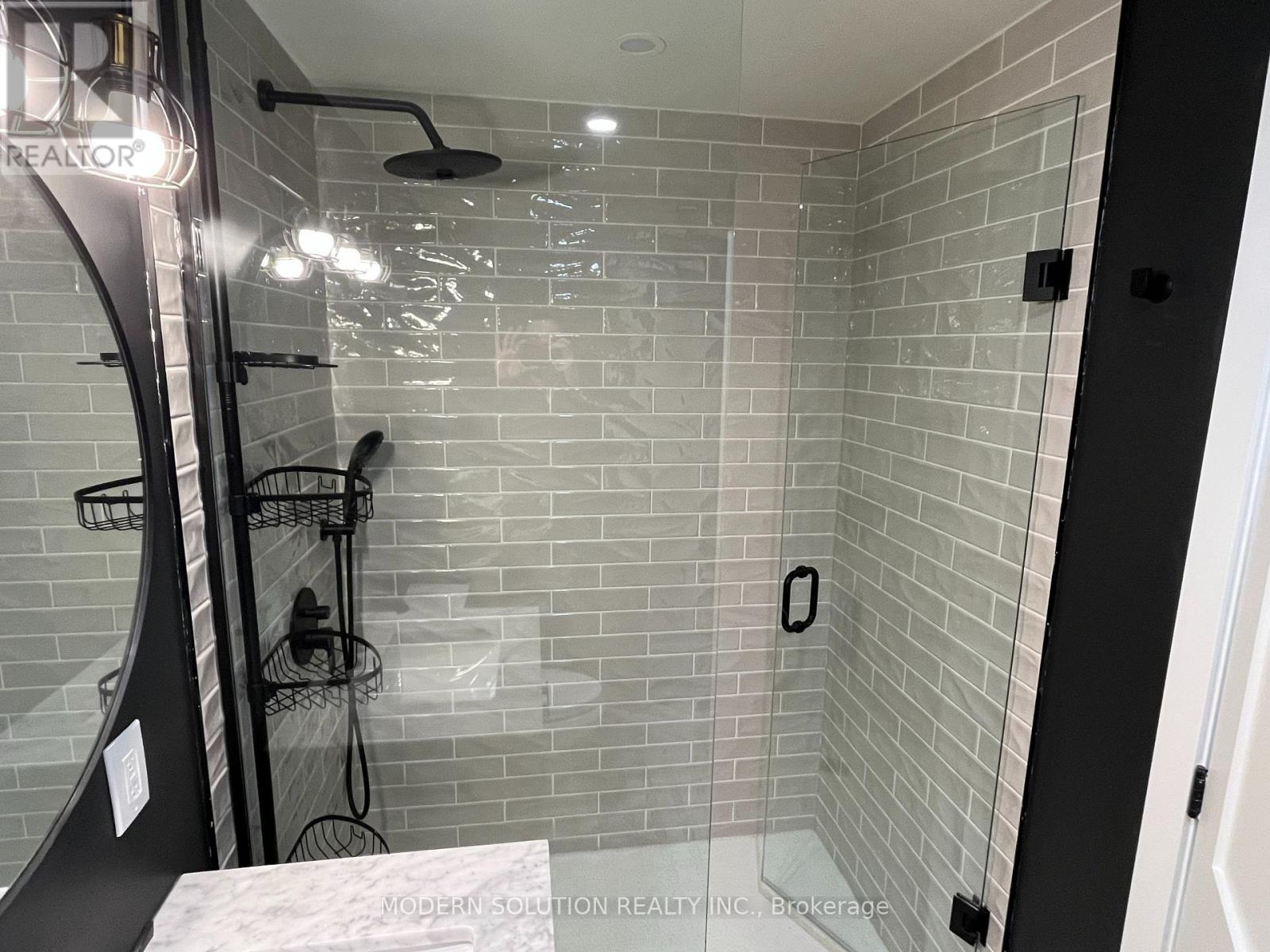 23 Tilden Crescent, Toronto, Ontario  M9P 1V6 - Photo 4 - W13524220