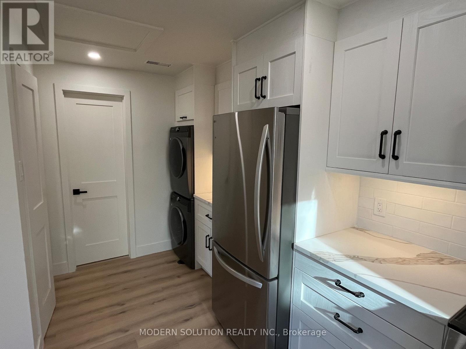 23 Tilden Crescent, Toronto, Ontario  M9P 1V6 - Photo 8 - W13524220