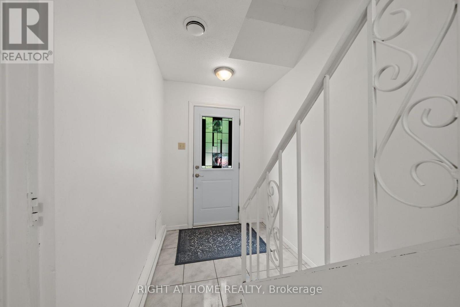 9 Marco Lane, Ottawa, Ontario  K1S 5A1 - Photo 2 - X13739872