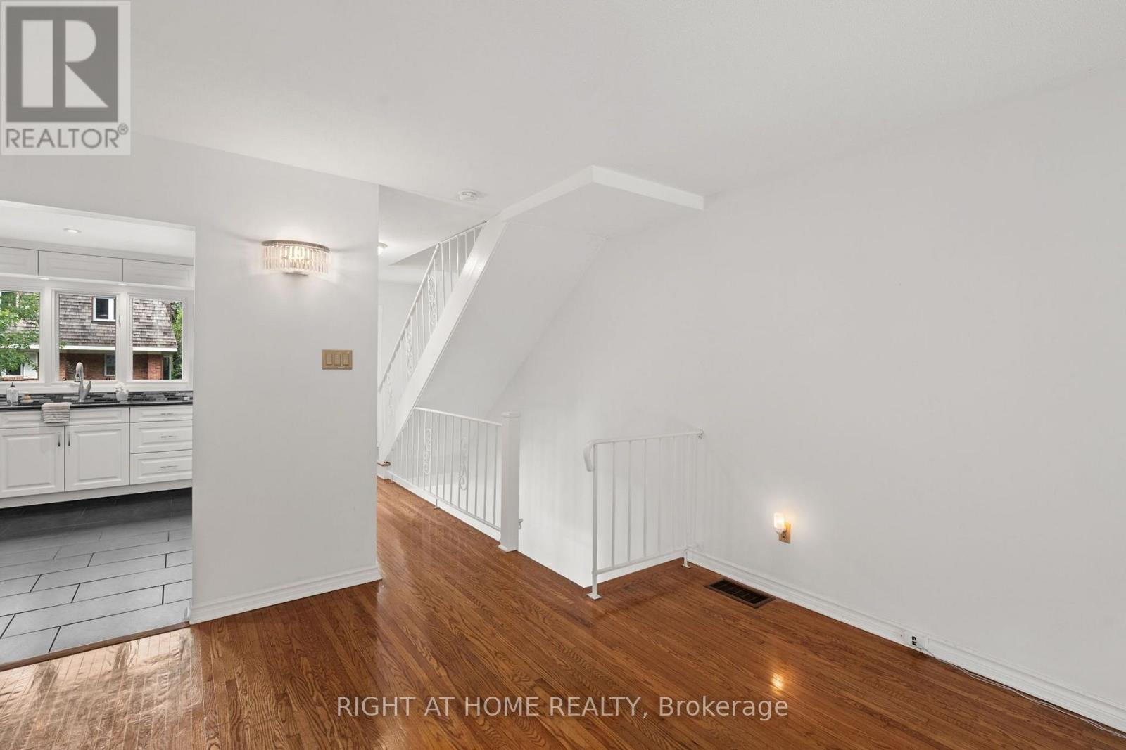 9 Marco Lane, Ottawa, Ontario  K1S 5A1 - Photo 3 - X13739872