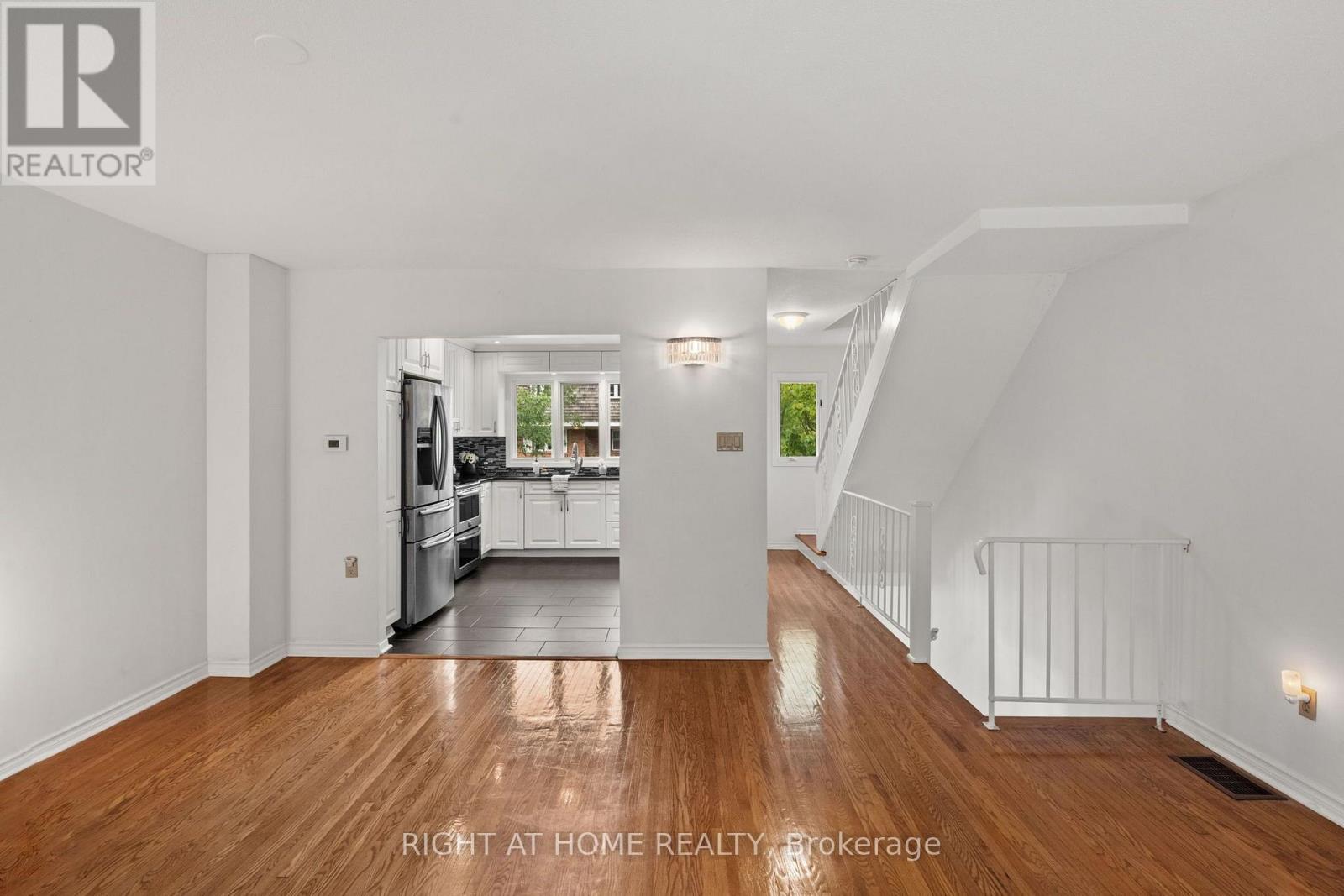 9 Marco Lane, Ottawa, Ontario  K1S 5A1 - Photo 4 - X13739872
