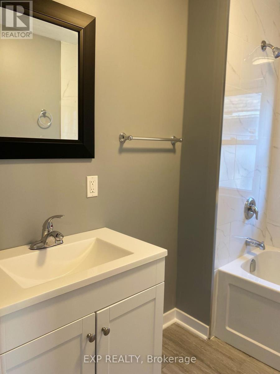 Upper Level - 104 Lowell Avenue, St. Catharines, Ontario  L2R 2E2 - Photo 12 - X13739780