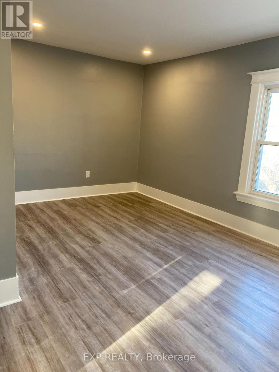 Upper Level - 104 Lowell Avenue, St. Catharines, Ontario  L2R 2E2 - Photo 6 - X13739780