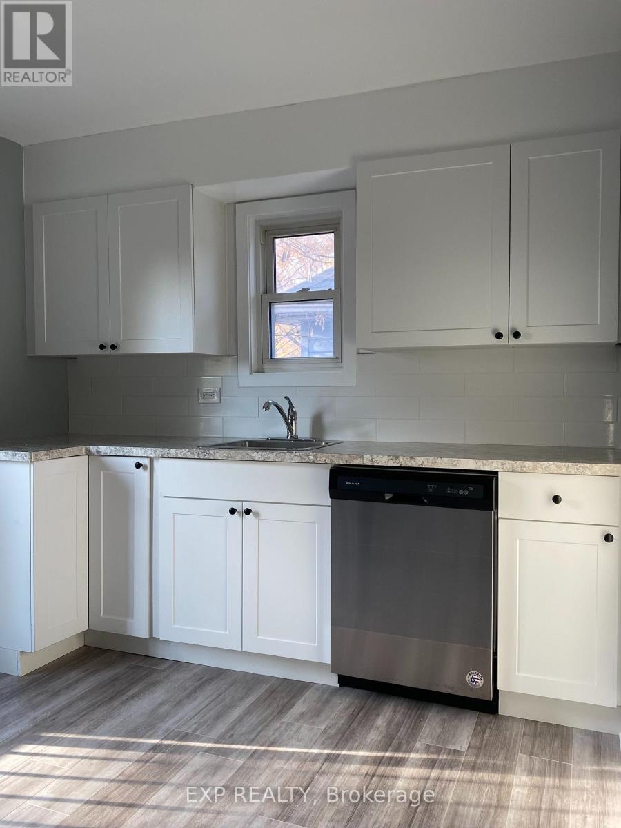 Upper Level - 104 Lowell Avenue, St. Catharines, Ontario  L2R 2E2 - Photo 8 - X13739780