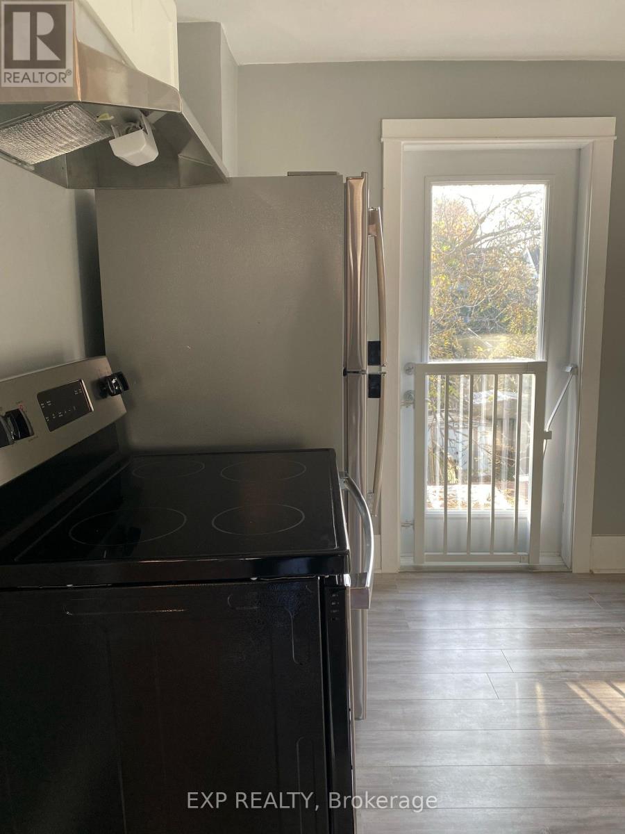 Upper Level - 104 Lowell Avenue, St. Catharines, Ontario  L2R 2E2 - Photo 9 - X13739780