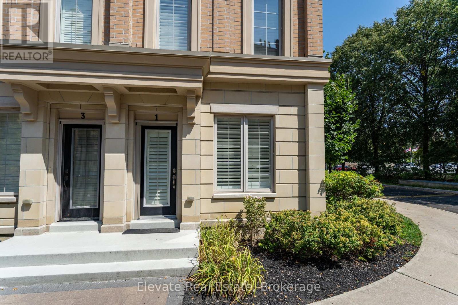 1 - 1 HARGRAVE LANE, Toronto, Ontario