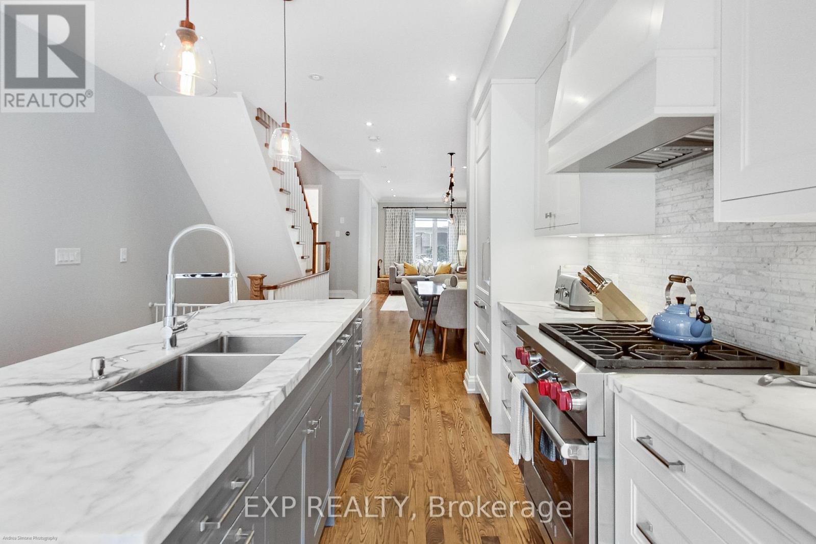 64 West Avenue, Toronto, Ontario  M4M 2L8 - Photo 12 - E13739770