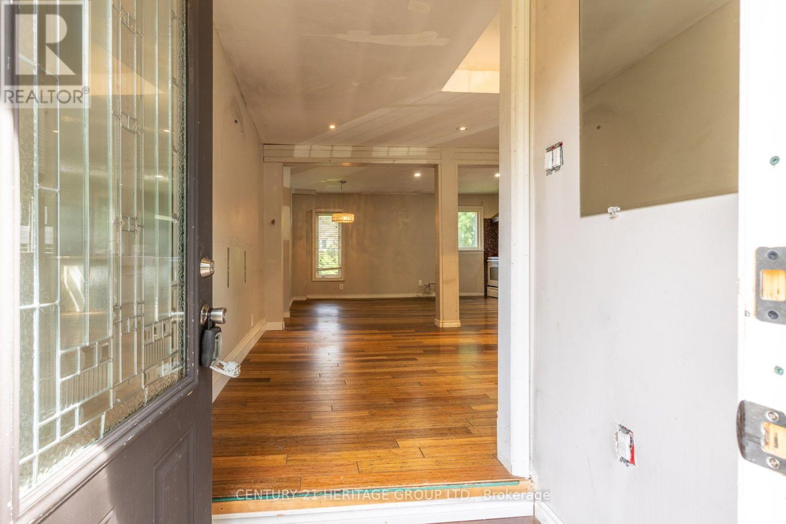 97 Zaph Avenue, Toronto, Ontario  M1C 1M9 - Photo 4 - E13739846