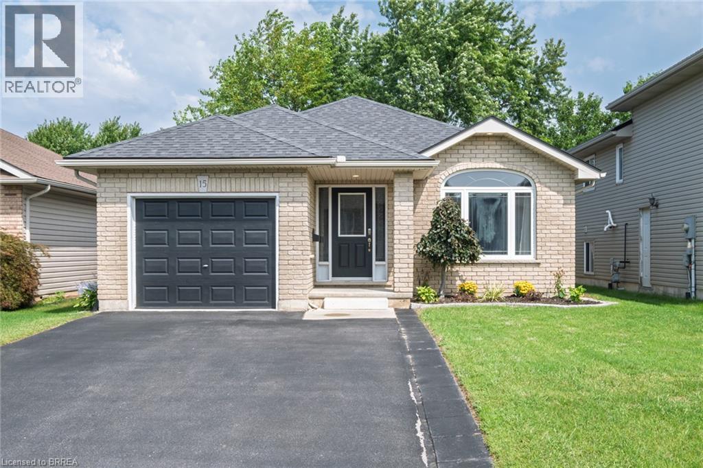 15 LANDON Avenue, Simcoe, Ontario
