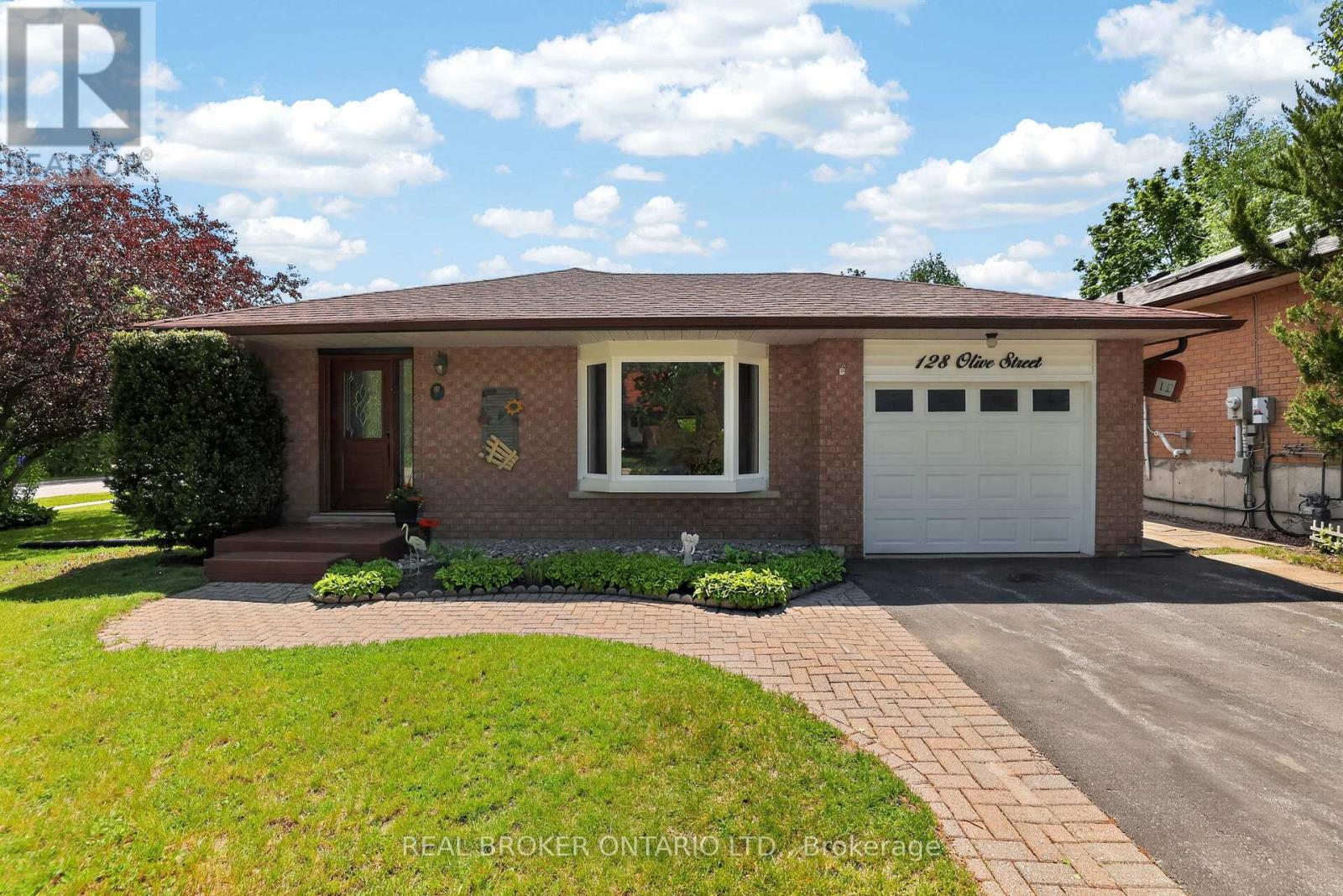 128 Olive Street, East Gwillimbury, Ontario  L9N 1M2 - Photo 1 - N13739874