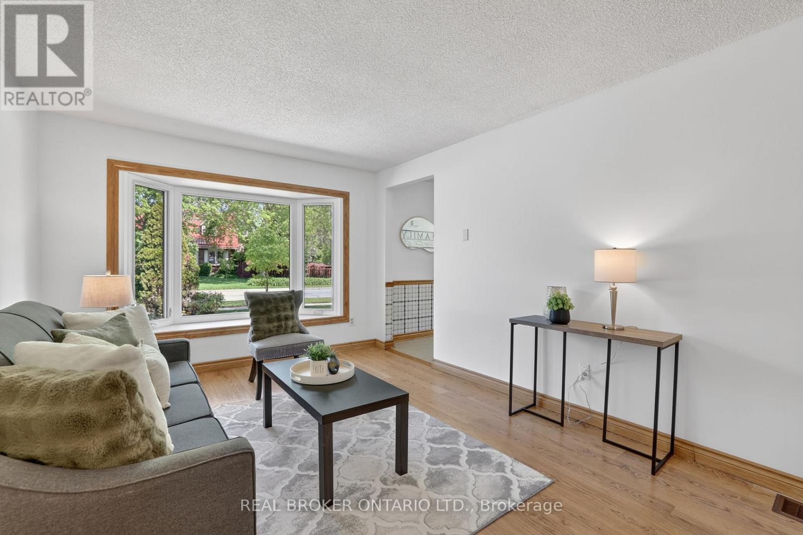 128 Olive Street, East Gwillimbury, Ontario  L9N 1M2 - Photo 3 - N13739874