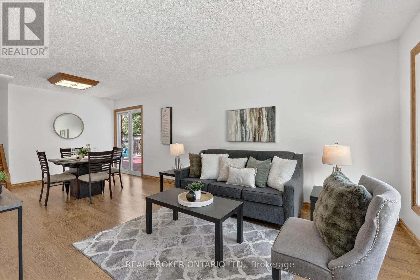 128 Olive Street, East Gwillimbury, Ontario  L9N 1M2 - Photo 4 - N13739874