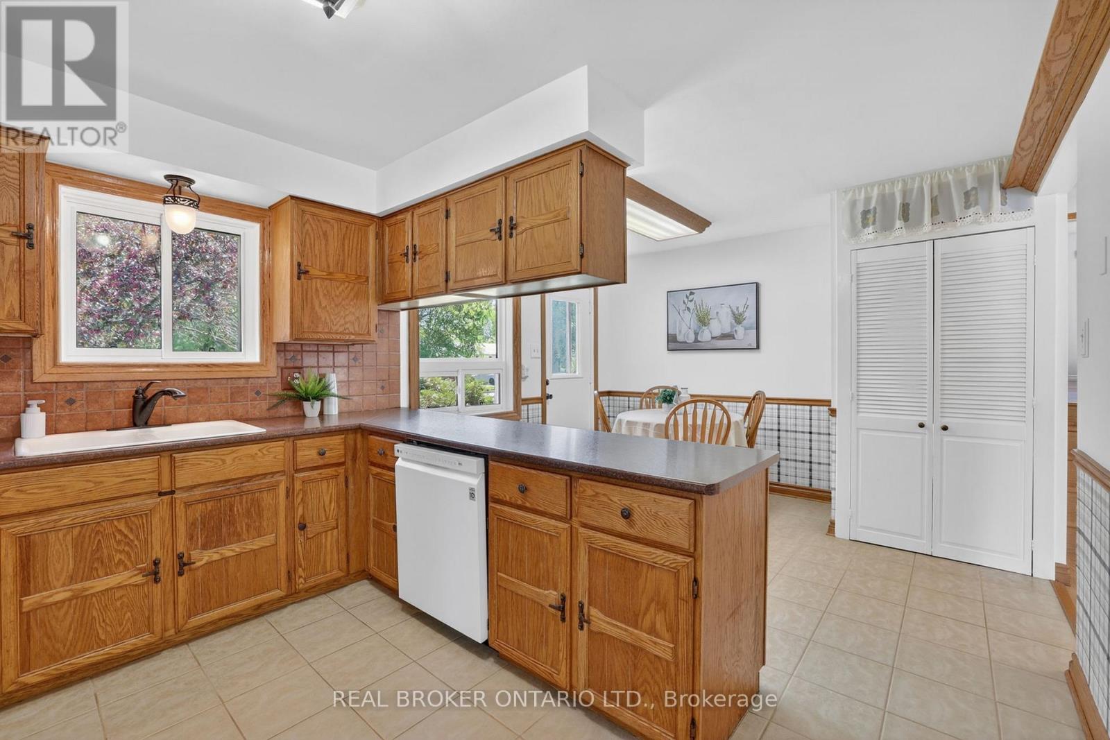 128 Olive Street, East Gwillimbury, Ontario  L9N 1M2 - Photo 8 - N13739874