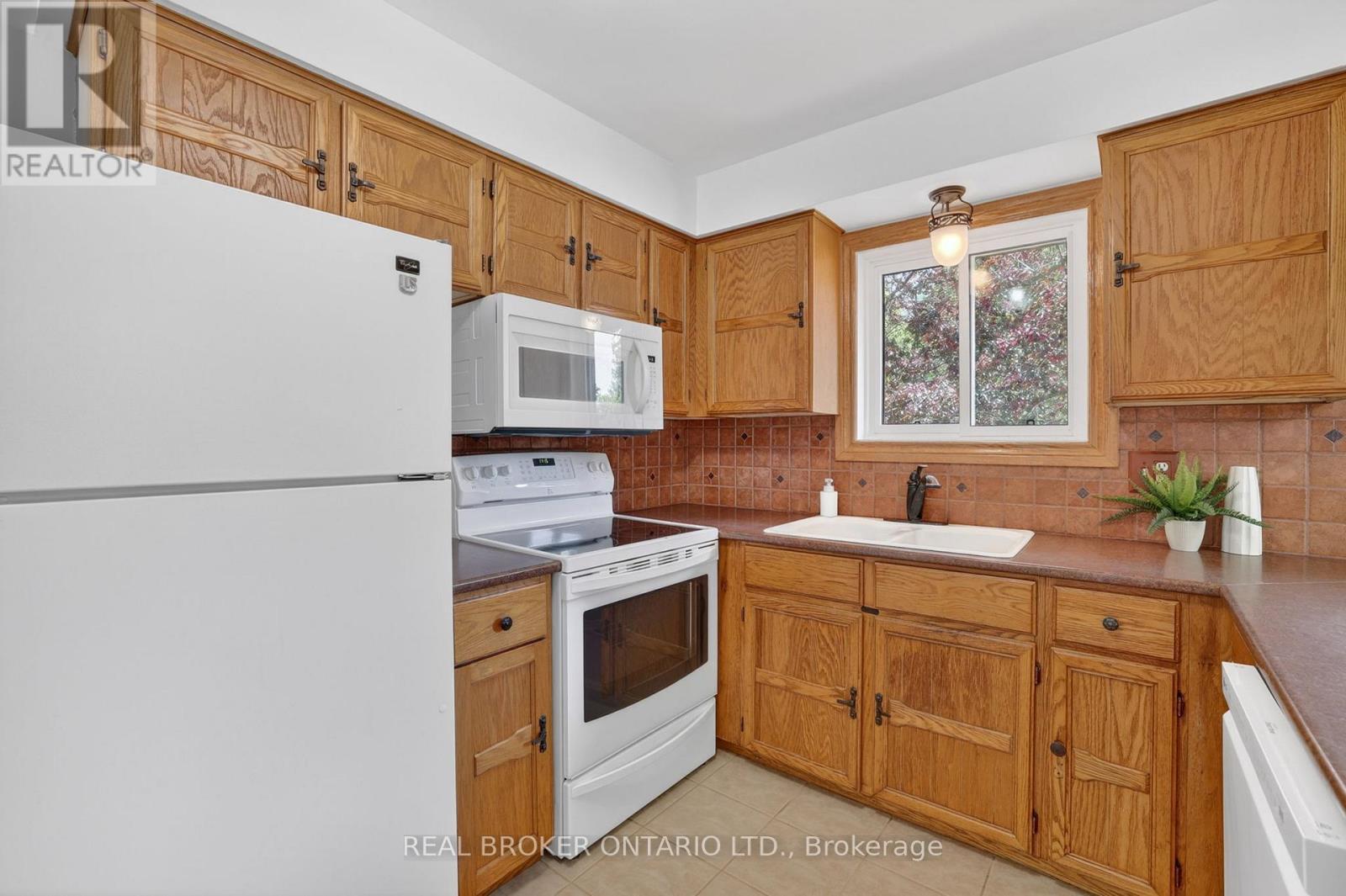 128 Olive Street, East Gwillimbury, Ontario  L9N 1M2 - Photo 9 - N13739874