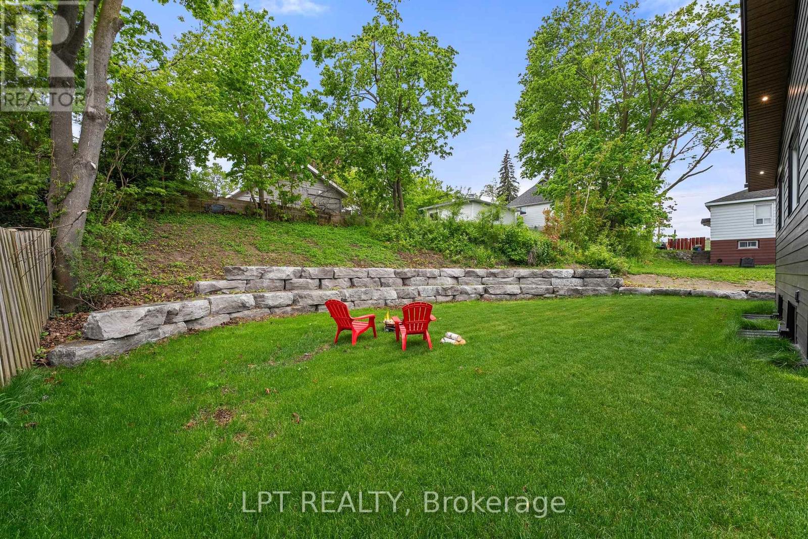 168 Berczy Street, Barrie, Ontario  L4M 3R6 - Photo 34 - S13739866