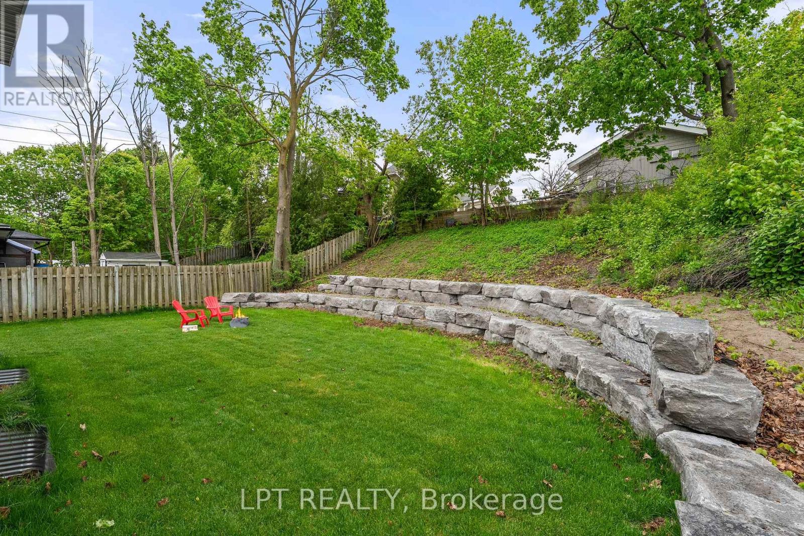 168 Berczy Street, Barrie, Ontario  L4M 3R6 - Photo 35 - S13739866