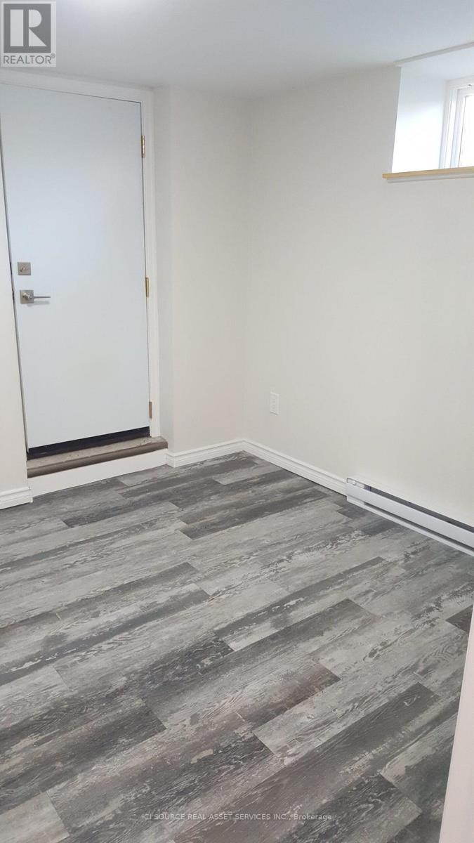 5 - 44 Bartonville Avenue W, Toronto, Ontario  M6M 2B5 - Photo 13 - W13739808