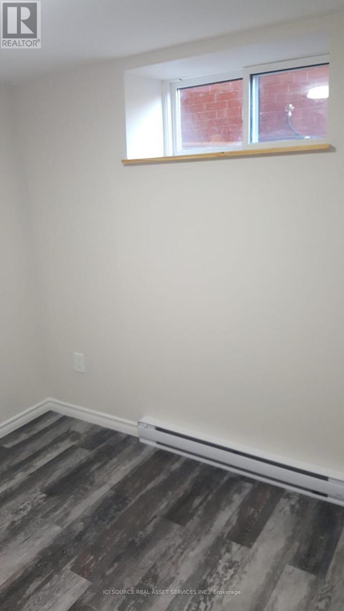 5 - 44 Bartonville Avenue W, Toronto, Ontario  M6M 2B5 - Photo 4 - W13739808