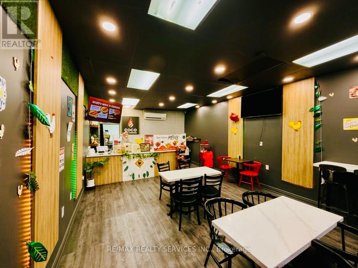 15 QUEEN STREET W, Brampton, Ontario