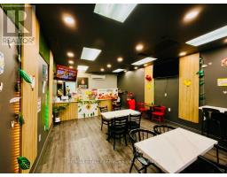 15 QUEEN STREET W, Brampton, Ontario